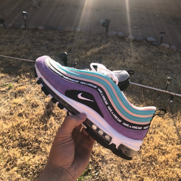 have a nike day sandals